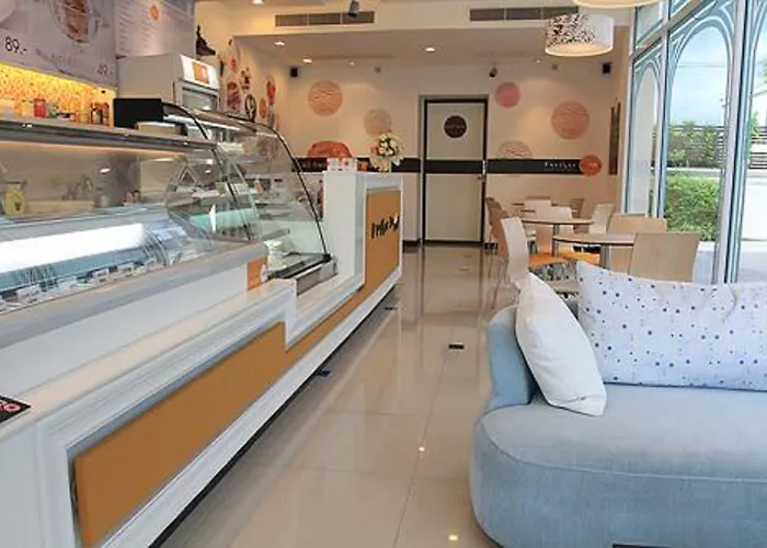 Avion Hotel